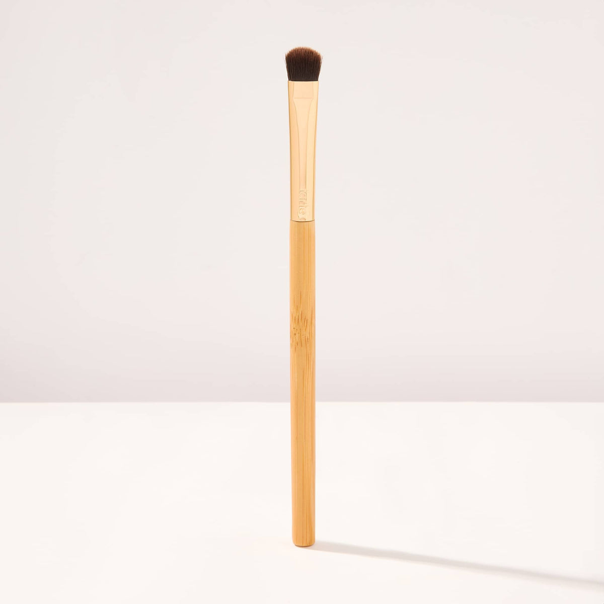 flat shader eyeshadow brush