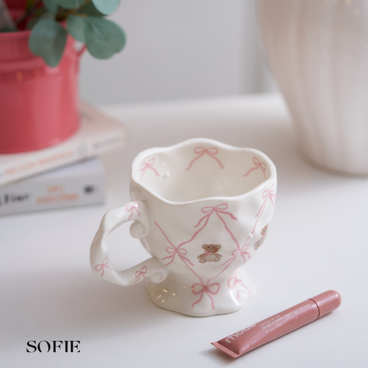 Creative Hand-Painted
Cute Bear Ceramic Mug With Bow