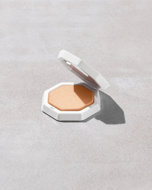 DEMI'GLOW LIGHT-DIFFUSING HIGHLIGHTER