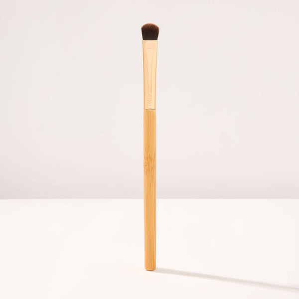 flat shader eyeshadow brush