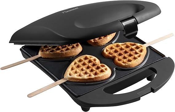 Bestron Waffle maker for classic heart-shaped waffles, Waffle maker with non-stick coating for stick heart shaped waffles, Retro design, 700 Watts, Colour: Matte Black